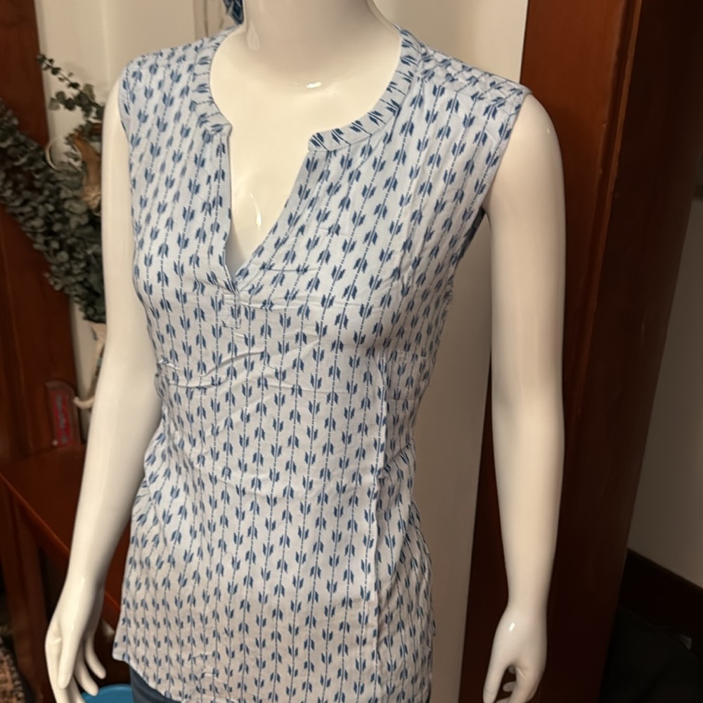 NWT Eddie Bauer size small Blue and White Sleeveless Women's Top